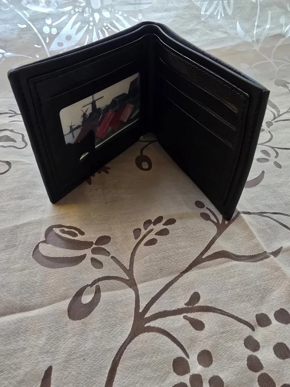 Men's Black Leather Bi-Fold Wallet with Metal Accent